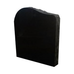 Korkeus 70 cm, leveys 60 cm, vahvuus 15 cm Etupinta hiottu, sivut ja päällinen louhittu. Useimmille arkkuhautapaikoille soveltuva koko. Väri: Musta