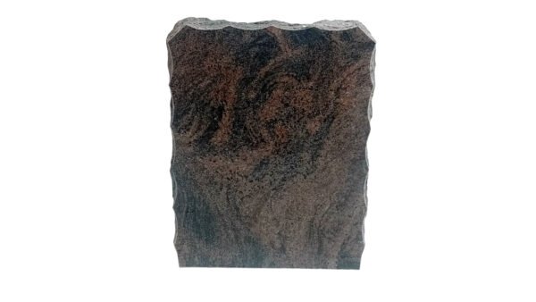 Korkeus 60 cm, leveys 48 cm, vahvuus 15 cm. Etupinta ja tausta hiottu. Sivut ja päällinen aaltoilevasti louhittu.