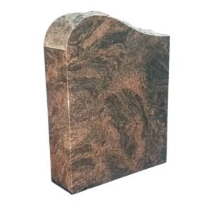 Korkeus 60cm, leveys 48cm, vahvuus 15cm Pintakäsittelyt: Etupinta sekä sivut hiottu, päällinen louhittu ja tausta sahattu. Useimmille uurnahautapaikoille ja  kaikille arkkupaikoille soveltuva koko, suunniteltu 2-4 henkilön nimitiedoille