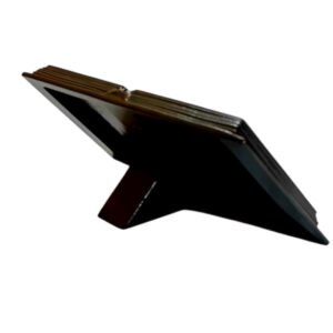 Muistolaatta, tummapatina pronssikirja Koko: 115 x 220 x 20 mm Voidaan asentaa uusiin ja vanhoihin hautakiviin. Säänkestävää pronssivalua